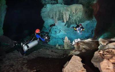 Cave Cave diver with light